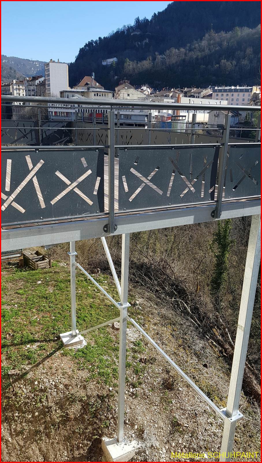 LA TERRASSE METALLIQUE DANS LE HAUT-JURA Barr